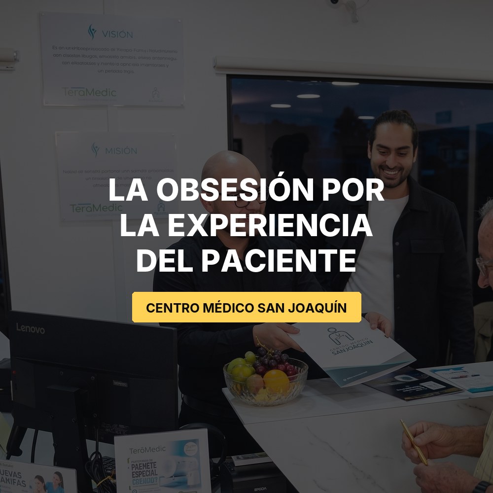 Michael Rodríguez y Jean Marc en la recepción del Centro Médico San Joaquín